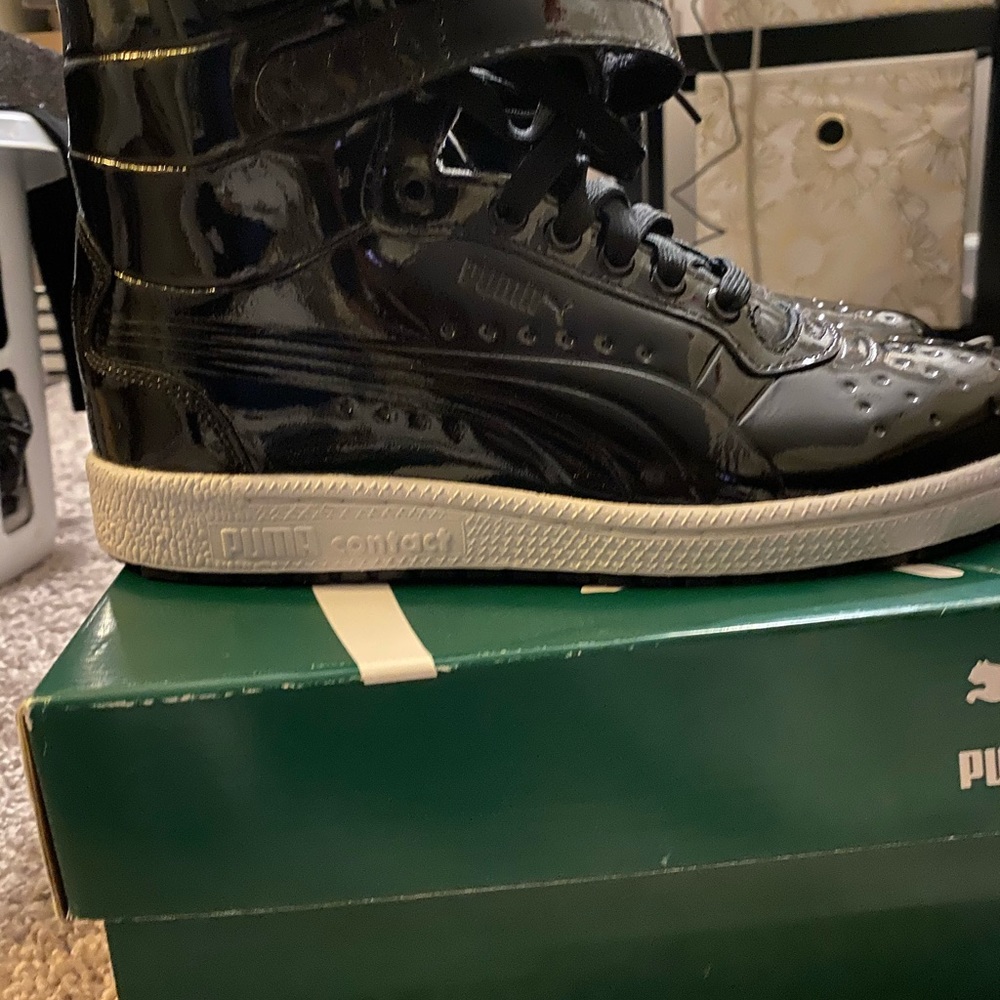 Black puma size 7. Worn twice, great condition